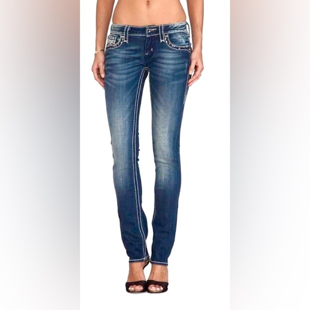 NWT “Rock Revival” Angie Straight Jeans. Sz 31